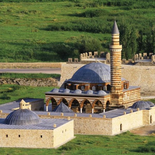 Hüsrev Paşa Külliyesi › Gezi Rehberi | İpekyolu | Van